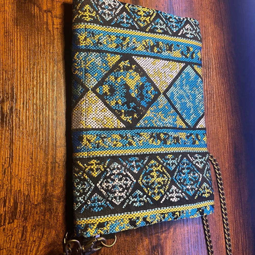 Boho Western Tapestry Crossbody Clutch w/ Statement Stone Concho & Chain Strap - Picture 4 of 13